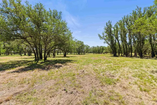 937 Flat Creek RD, Johnson City, TX 78636