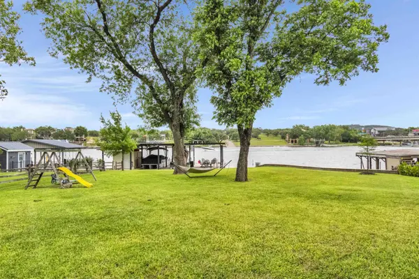 121 Riverbend LN, Kingsland, TX 78639