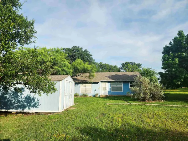 850 Airport, Tow, TX 78672