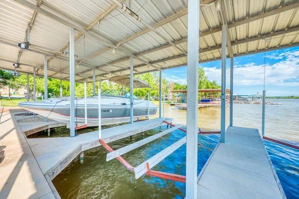 121 Hidden Oaks DR, Kingsland, TX 78639