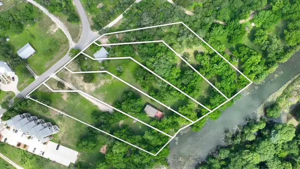 1242 Ervendberg AVE, New Braunfels, TX 78130