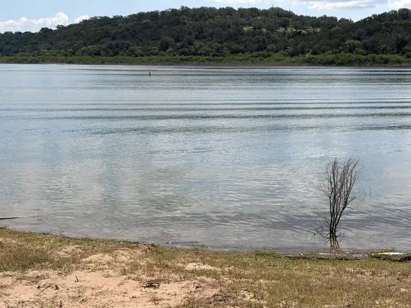 127 Lake View DR, Spicewood, TX 78669-4008