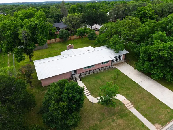 708 W North Ave, Lampasas, TX 76550