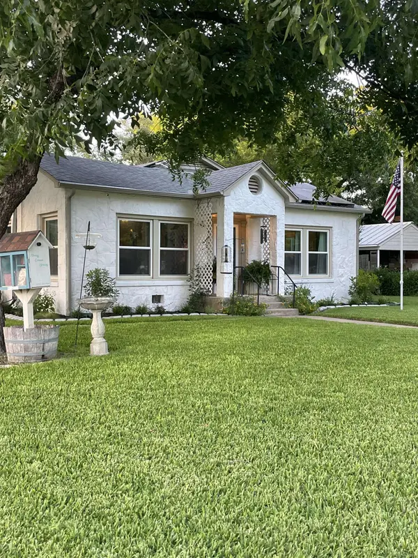 506 W Storey ST, San Saba, TX 76877