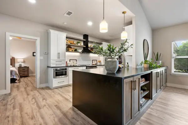 275 Skyview Dr, Kingsland, TX 78639