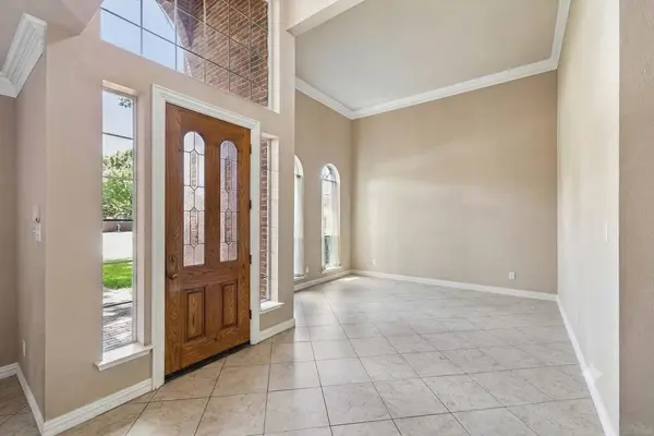 303 Waterford CT, Out Of Area, TX 76092
