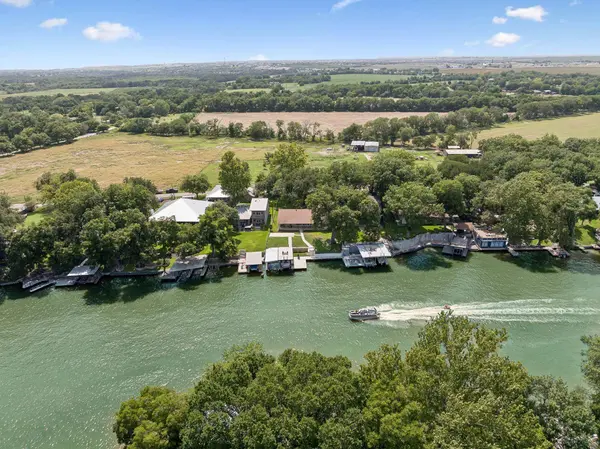 611 Lake Placid DR, Seguin, TX 78155