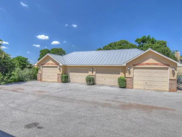 516 Free Rein #B, Horseshoe Bay, TX 78657