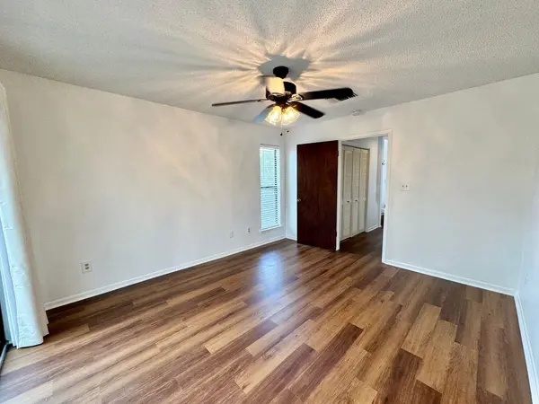 800-D Grassy Knoll, Horseshoe Bay, TX 78657