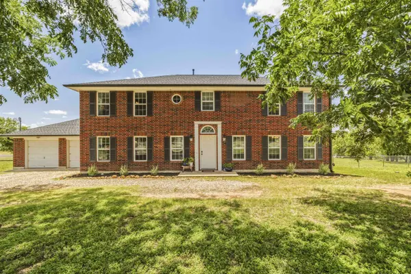 300 W Tarrant St ST, Llano, TX 78643