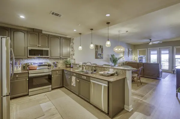 1000 The Cape #54, Horseshoe Bay, TX 78657