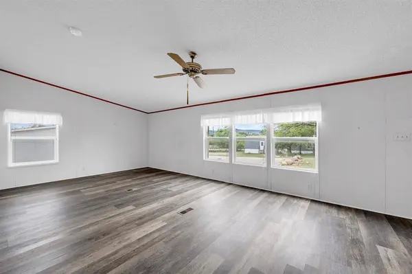 156 Julie LN, Kingsland, TX 78639