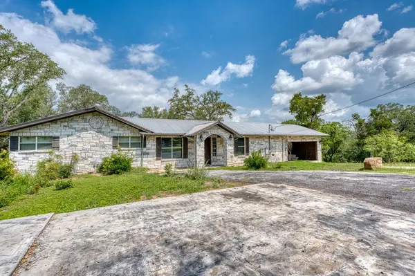 105 Mesquite Bend, Kingsland, TX 78639