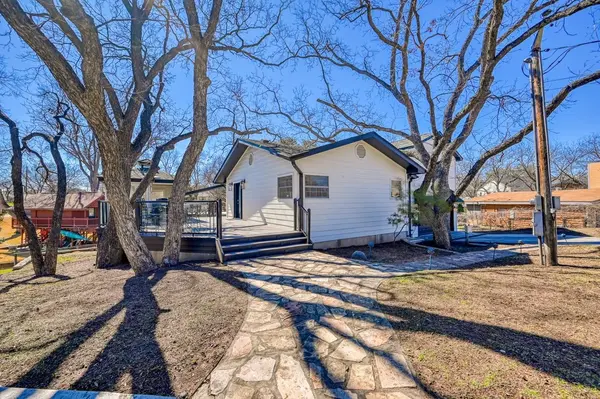 1016 McCartney, Kingsland, TX 78639