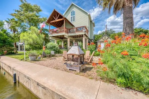 1605 Glen Cove DR, Kingsland, TX 78639