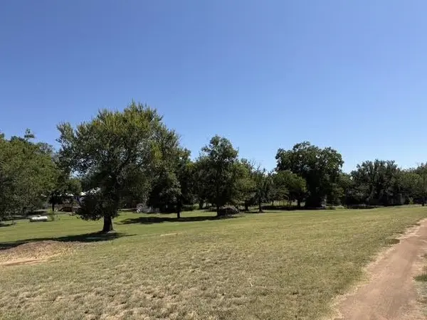 LUCKENBACK & MO MOORE ST., Llano, TX 78643