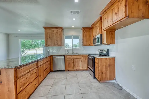 1207 W Haynie ST, Llano, TX 78643