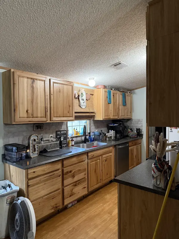 412 box RD, Burnet, TX 78611