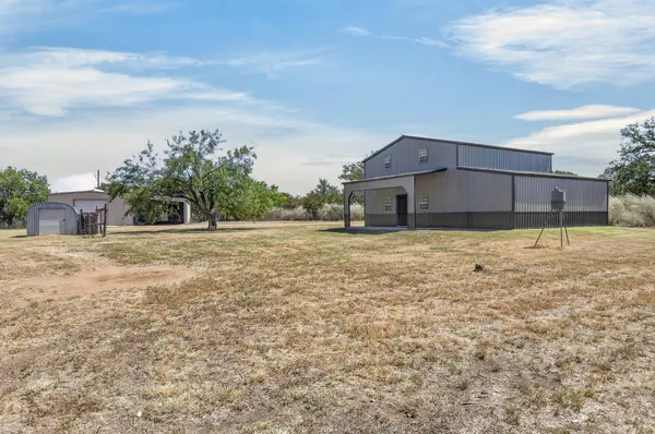 101 Big Oak LN, Marble Falls, TX 78654