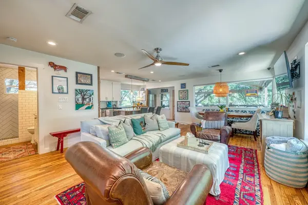 1001 N Shorewood DR, Granite Shoals, TX 78654