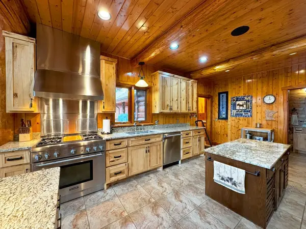 7236 Far North Rd, Orr, MN 55771