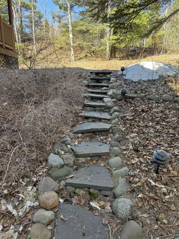 2472 Cliff View Cr, Two Harbors, MN 55616