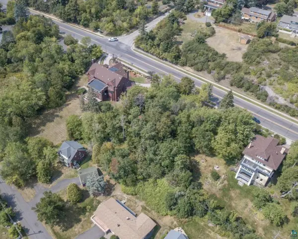 24XX E Superior St, Duluth, MN 55812