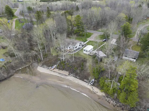 4107b Lake Park Rd, Ashland, WI 54806