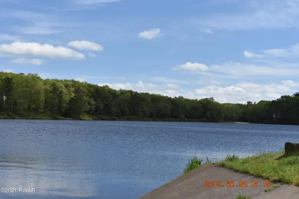 105 Tiffany CT, Milford, PA 18337