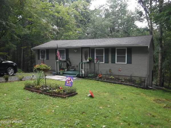 124 Spruce DR, Dingmans Ferry, PA 18328
