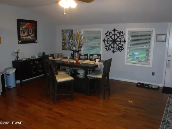 124 Spruce DR, Dingmans Ferry, PA 18328