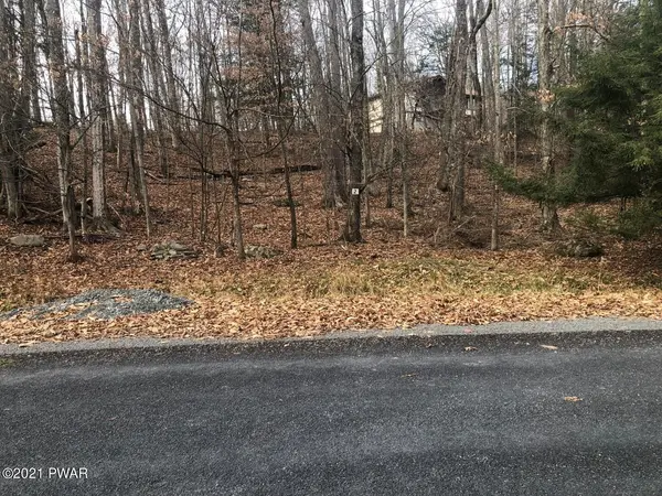2 Commanche CIR, Lake Ariel, PA 18436