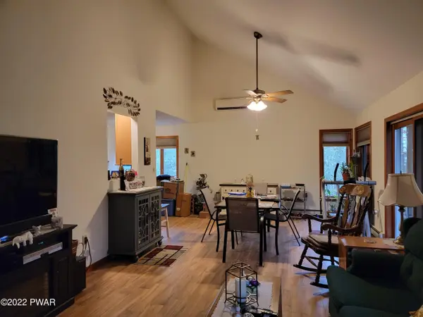 106 Hemlock CV, Milford, PA 18337