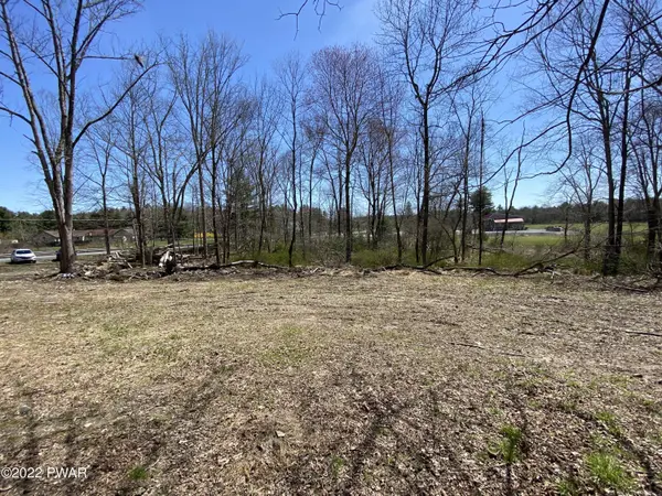 130 Fisher LN, Milford, PA 18337