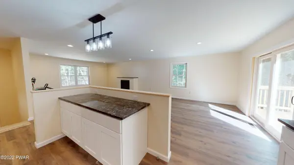 106 Barberry LN, Milford, PA 18337