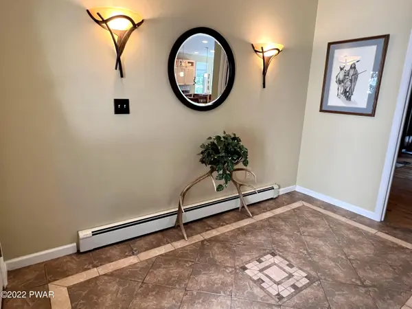 109 Timber Ridge DR, Shohola, PA 18458