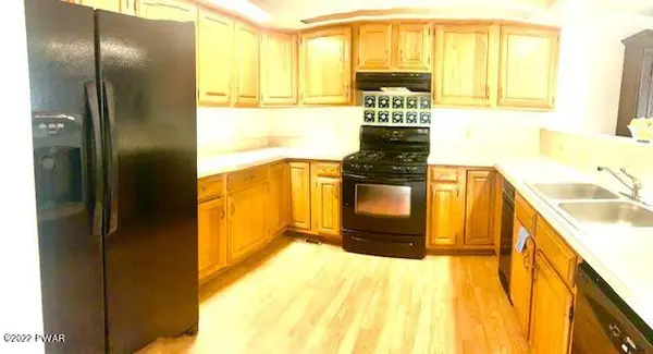 4048 Somerset CT, Milford, PA 18337