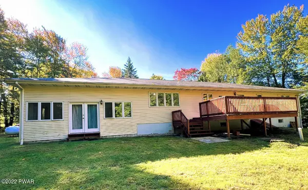 163 Arrowhead CIR, Newfoundland, PA 18445