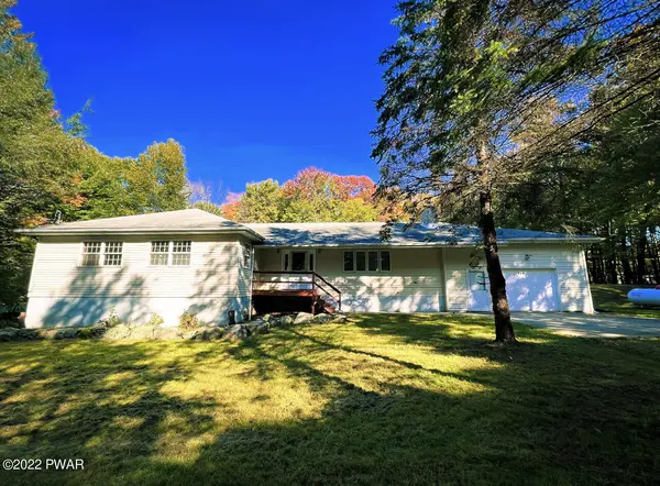 163 Arrowhead CIR, Newfoundland, PA 18445