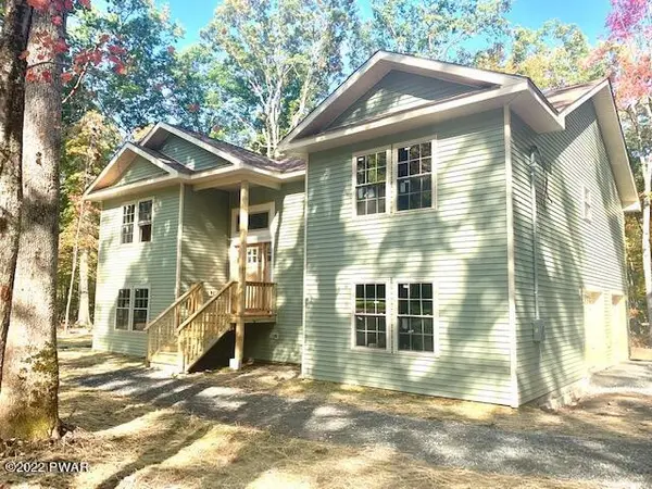 105 Tiffany CT, Milford, PA 18337