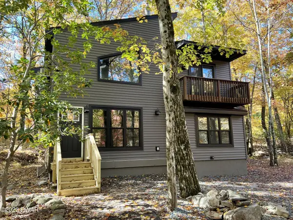 120 Game Trail DR, Dingmans Ferry, PA 18328