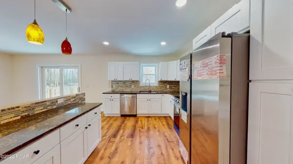 101 Apple DR, Milford, PA 18337