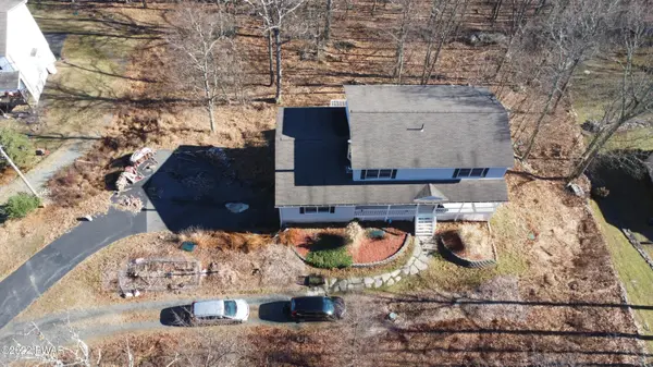 105 High Meadow DR, Milford, PA 18337