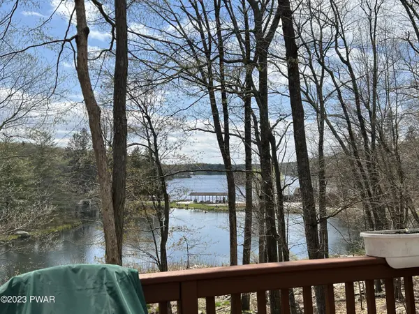 801 Widgeon CT, Lords Valley, PA 18428