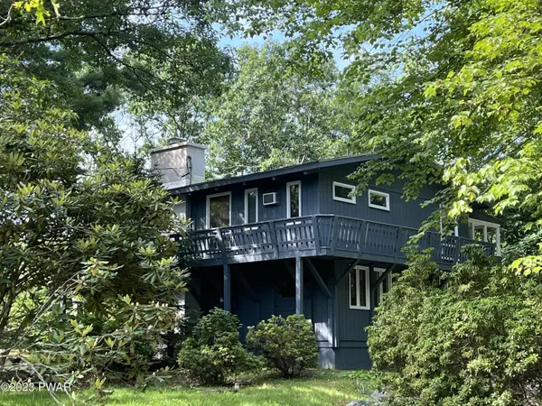 802 Osprey CT, Lords Valley, PA 18428