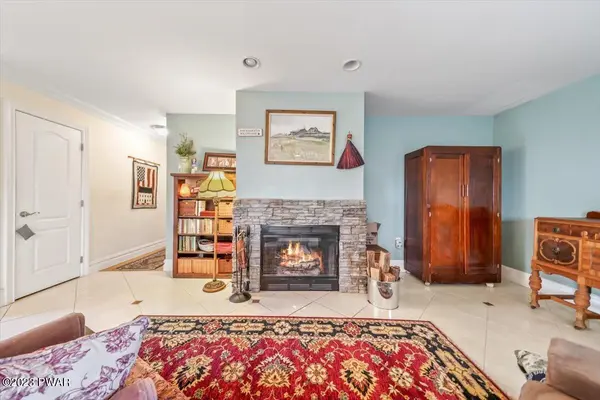 118 Aspen DR, Milford, PA 18337