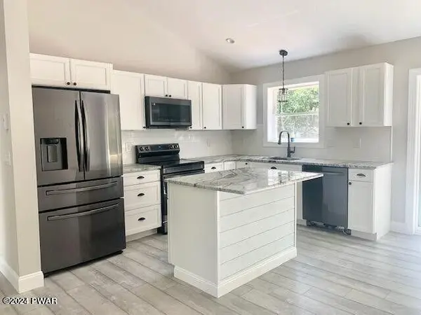 111 Yellow Wood DR, Milford, PA 18337
