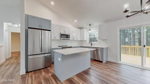101 Conklin LN, Milford, PA 18337