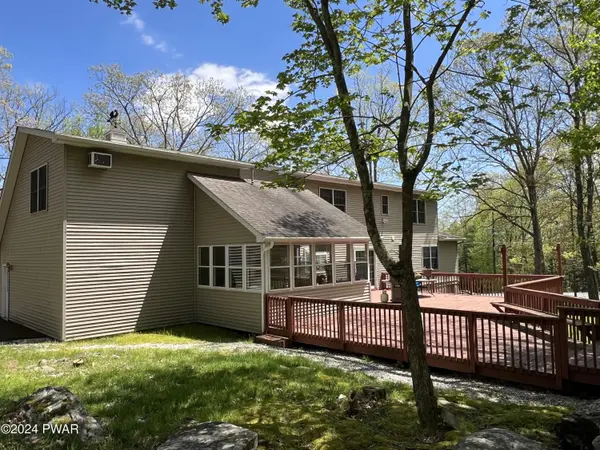 206 Country Club DR, Lords Valley, PA 18428