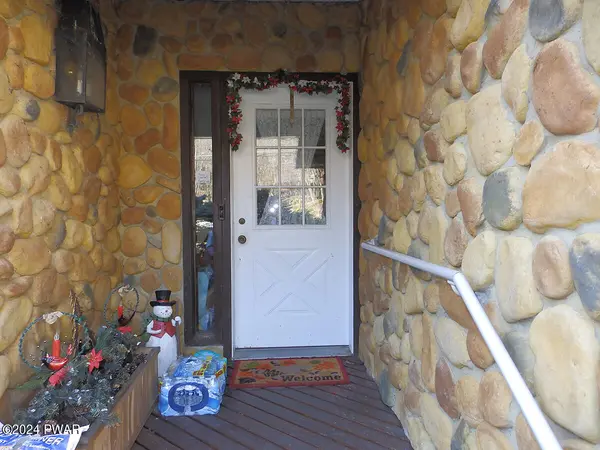 203 E Lake DR, Milford, PA 18337